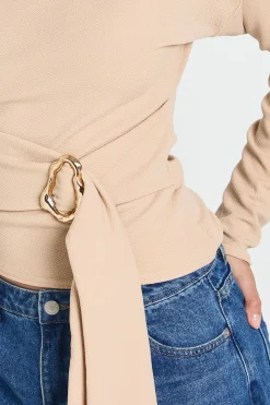 Haut En Crêpe À Manches Longues Avec Encolure Montante, Détail Ceinture À Finition Dorée
