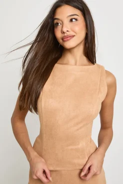 Haut en faux suède et mini-jupe assortis