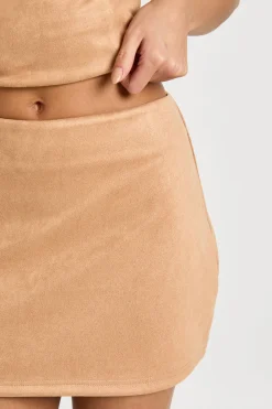 Haut en faux suède et mini-jupe assortis
