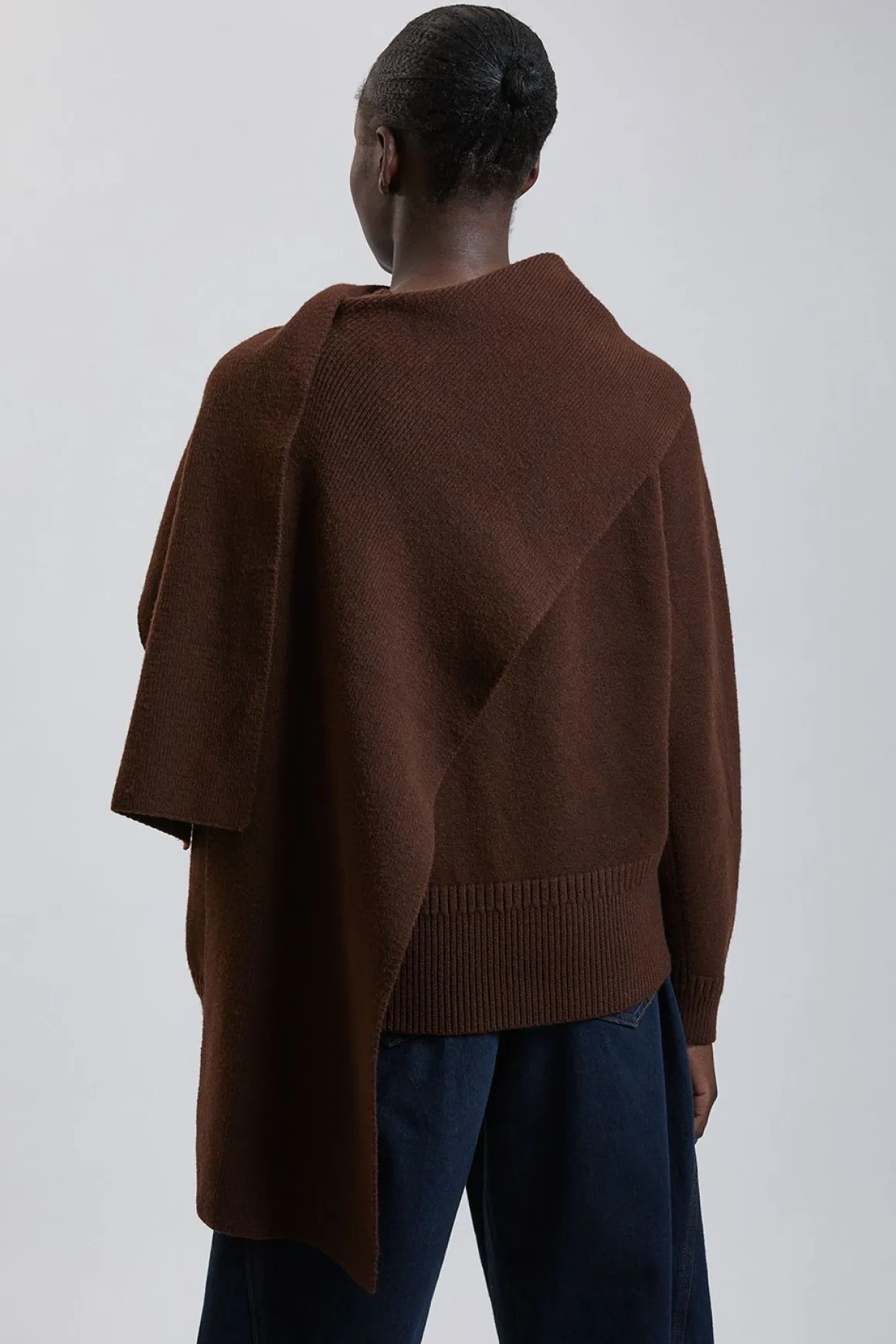 Haut En Maille À Cape Avec Détail Broche