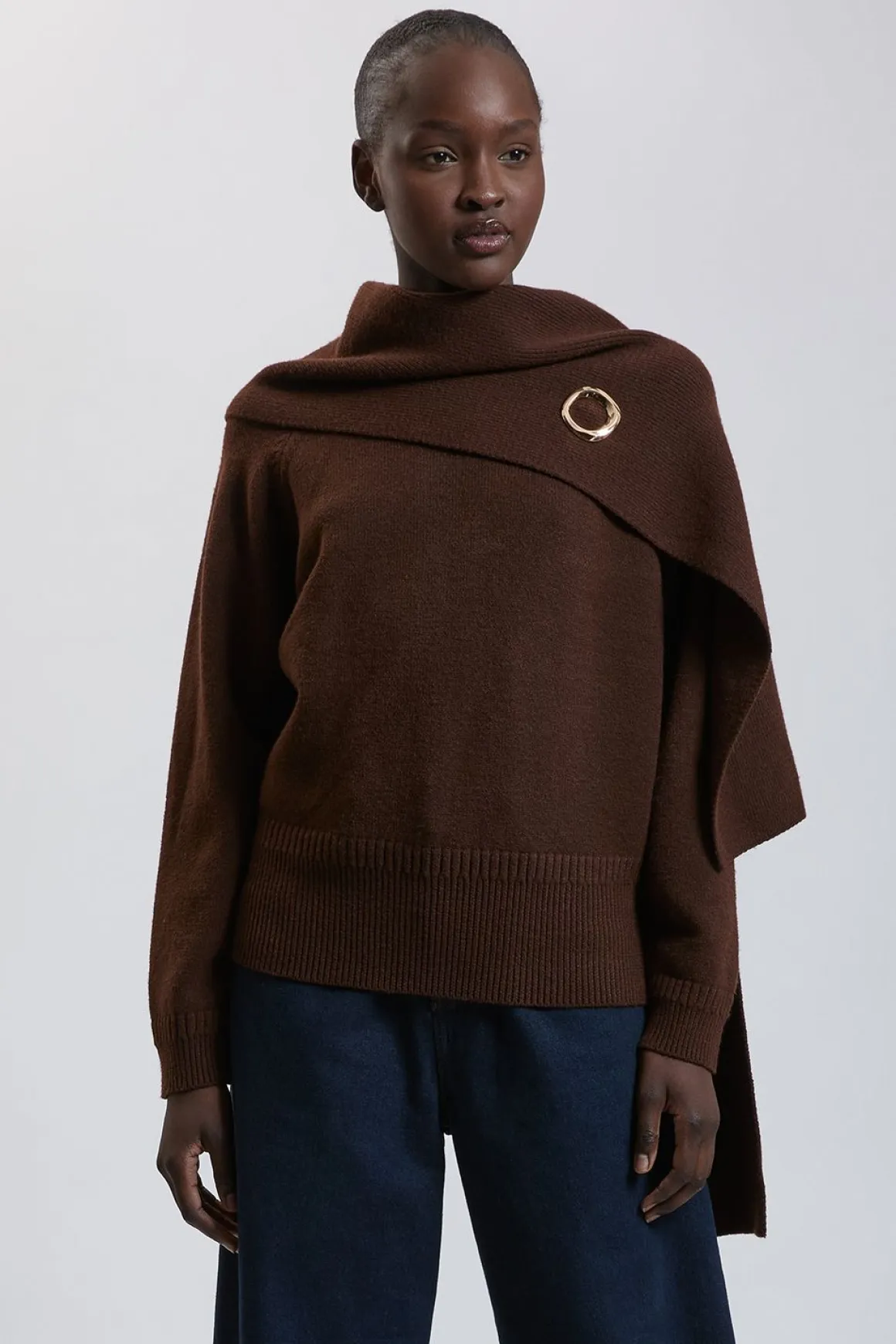 Haut En Maille À Cape Avec Détail Broche