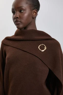 Haut En Maille À Cape Avec Détail Broche