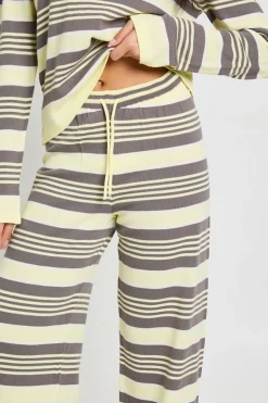 Haut En Maille À Manches Longues Col Ouvert À Rayures Et Pantalon