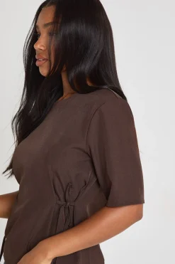 Haut en marl tissé avec détails de nœud et taille cintrée