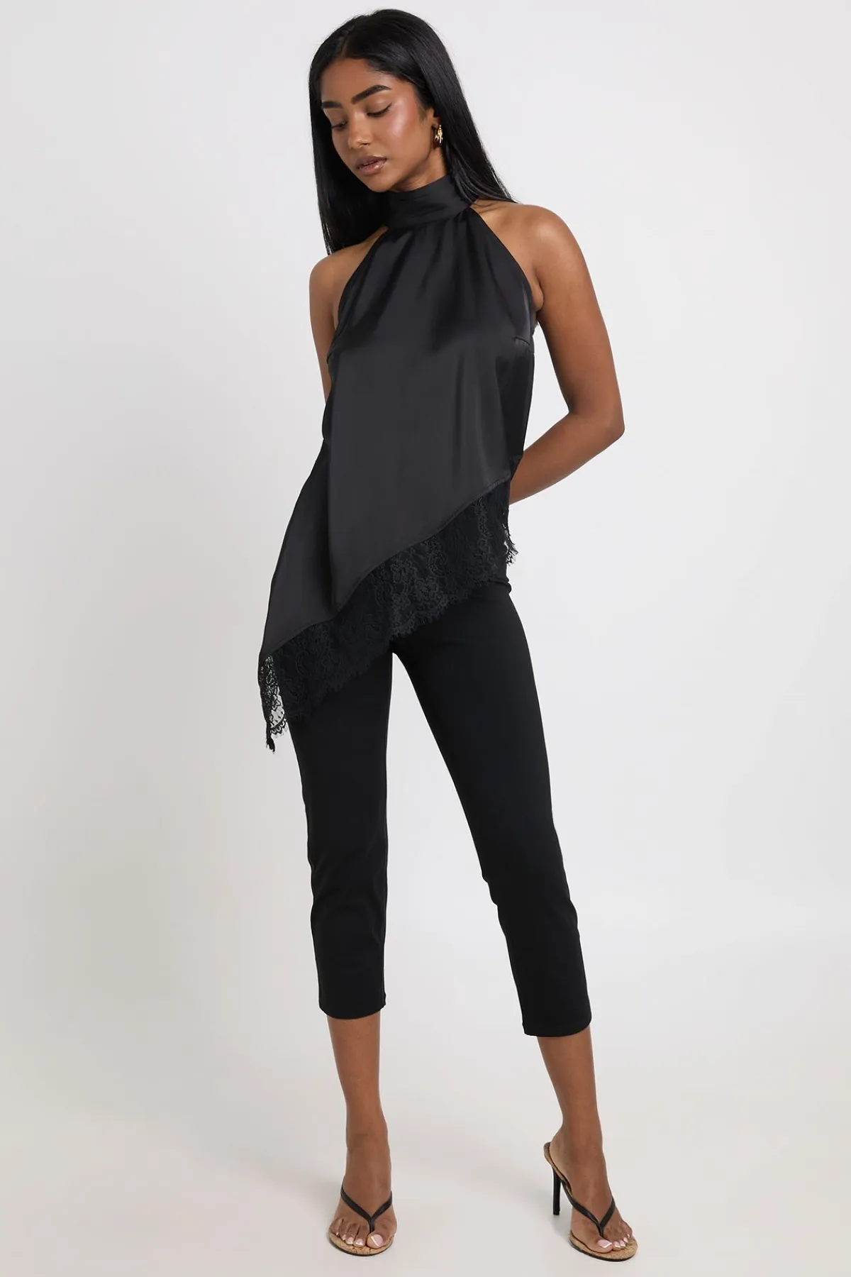 boohoo Haut En Satin À Col Montant Avec Finition En Dentelle<Femme Satin Et Dentelle|Tops