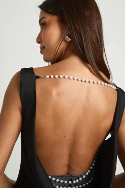 Haut en satin à encolure drapée avec garniture perlée