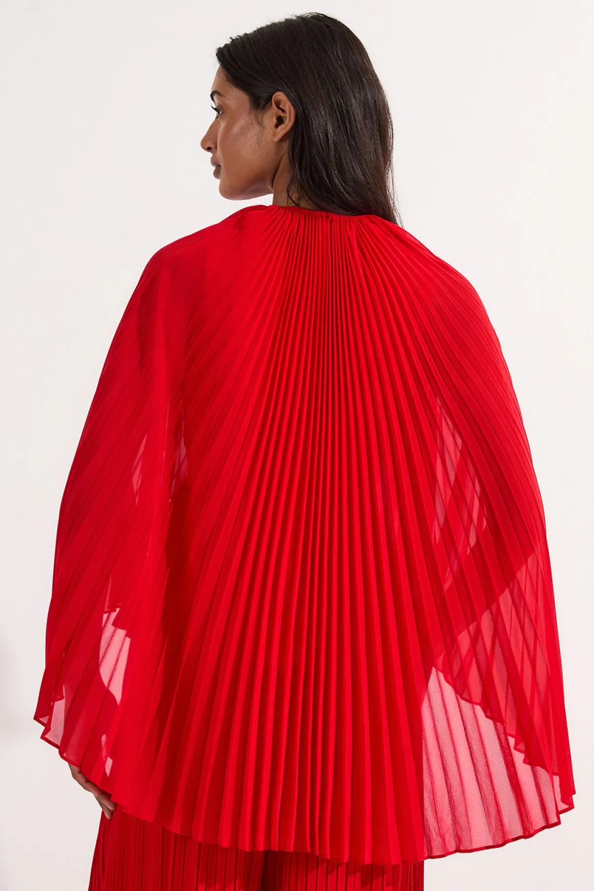 Haut en tissu tissé avec manches cape plissées et décolleté plongeant