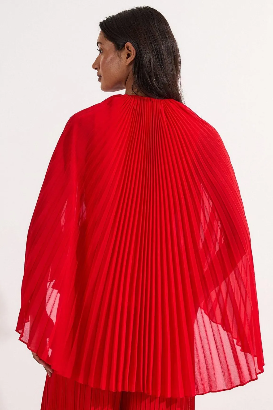 Haut en tissu tissé avec manches cape plissées et décolleté plongeant