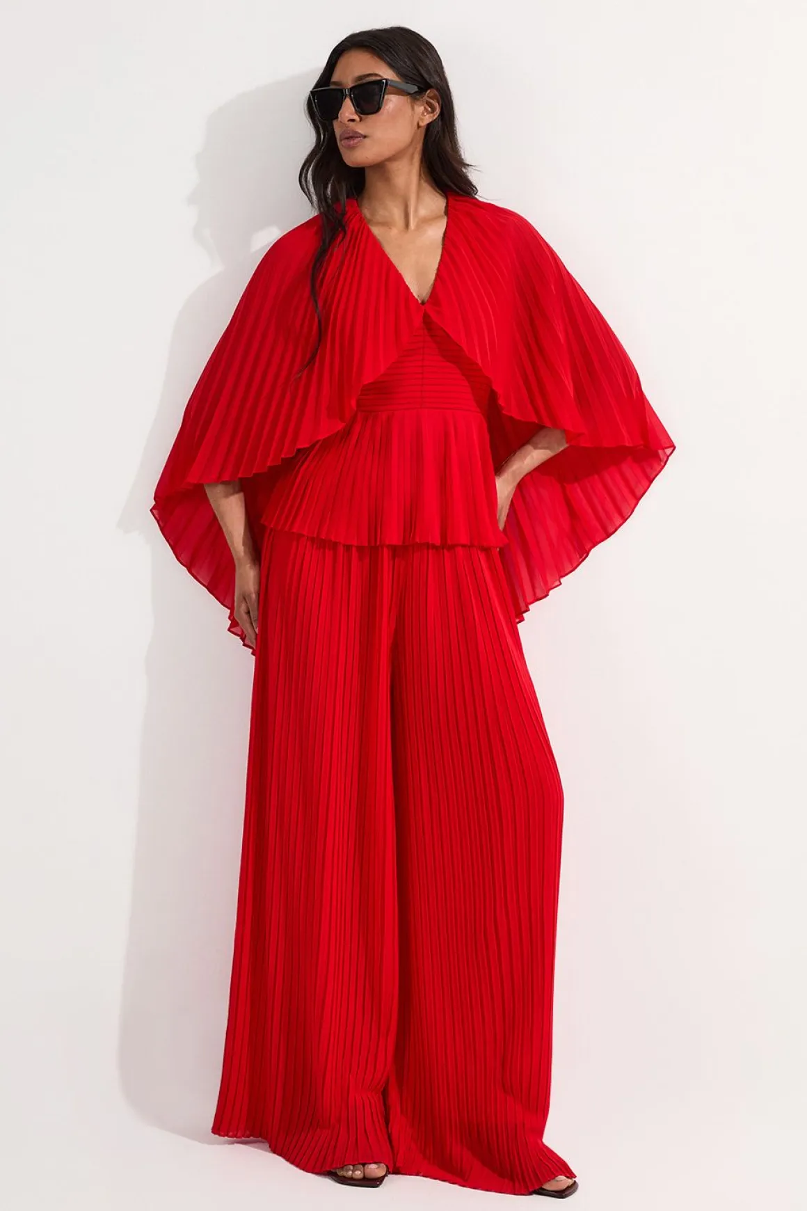 Haut en tissu tissé avec manches cape plissées et décolleté plongeant