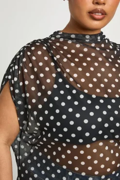 boohoo Haut Grande Taille Asymétrique En Mesh À Pois Avec Col Montant Et Fronces Latérales<Femme Pois|Tops
