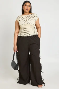 boohoo Haut Grande Taille Bardot En Crêpe À Pois<Femme Pois|Tops