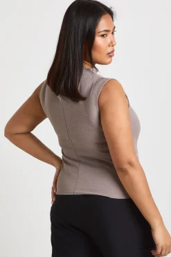 boohoo Haut Grande Taille à Col Bénitier avec Nœud Devant et Ourlet Asymétrique<Femme Tops