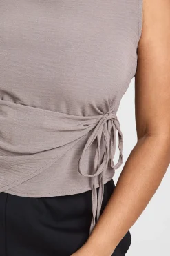 boohoo Haut Grande Taille à Col Bénitier avec Nœud Devant et Ourlet Asymétrique<Femme Tops