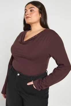 Haut Grande Taille Col Bénitier Manches Longues Avec Détails Cloutés