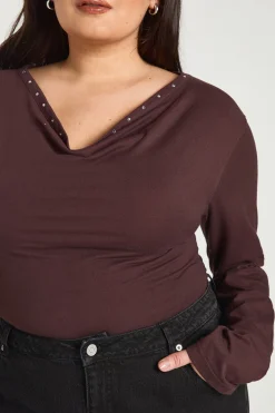 Haut Grande Taille Col Bénitier Manches Longues Avec Détails Cloutés