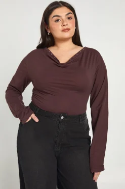Haut Grande Taille Col Bénitier Manches Longues Avec Détails Cloutés
