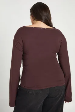 Haut Grande Taille Col Bénitier Manches Longues Avec Détails Cloutés