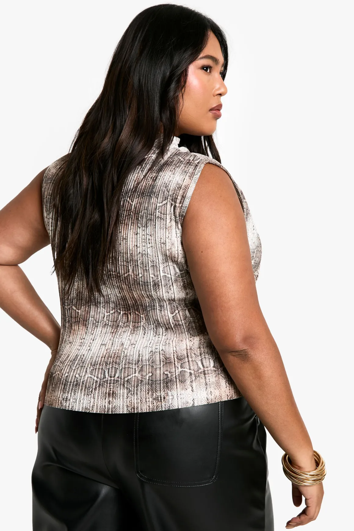 Haut grande taille à col haut plissé à motif synthétique
