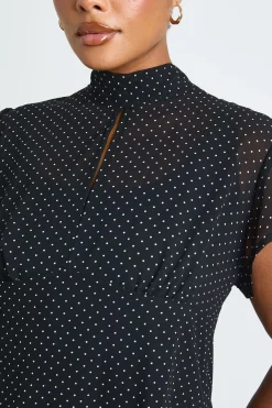 boohoo Haut Grande Taille Col Montant À Pois Avec Découpe Goutte D'eau<Femme Pois|Tops