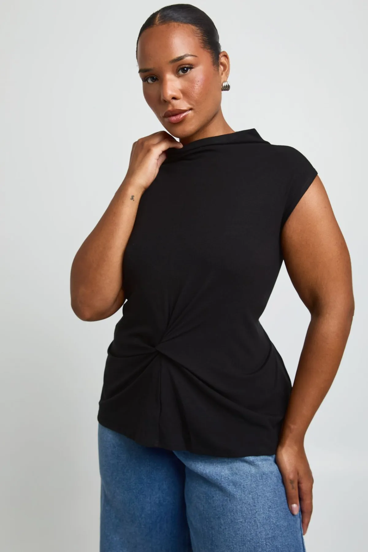boohoo Haut Grande Taille Col Montant Avec Détail Nœud Frontal<Femme Tops