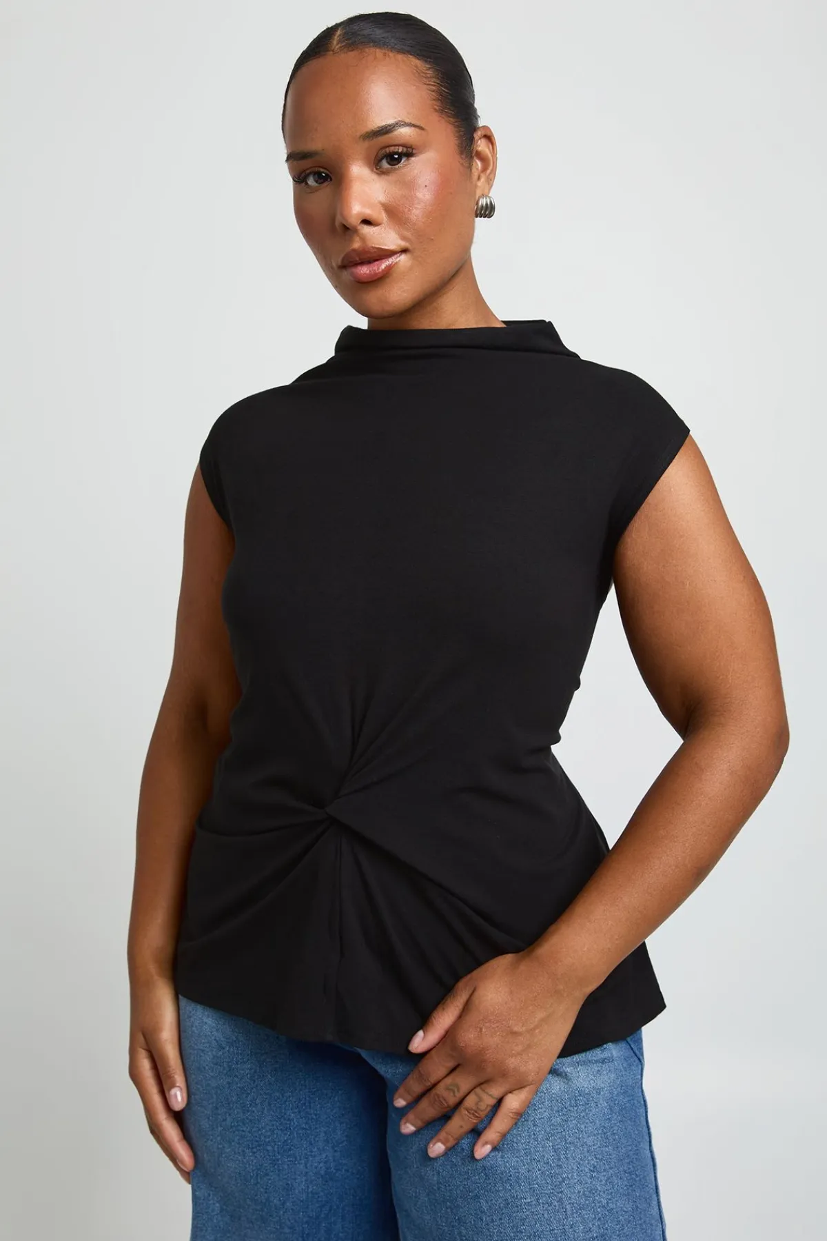 boohoo Haut Grande Taille Col Montant Avec Détail Nœud Frontal<Femme Tops