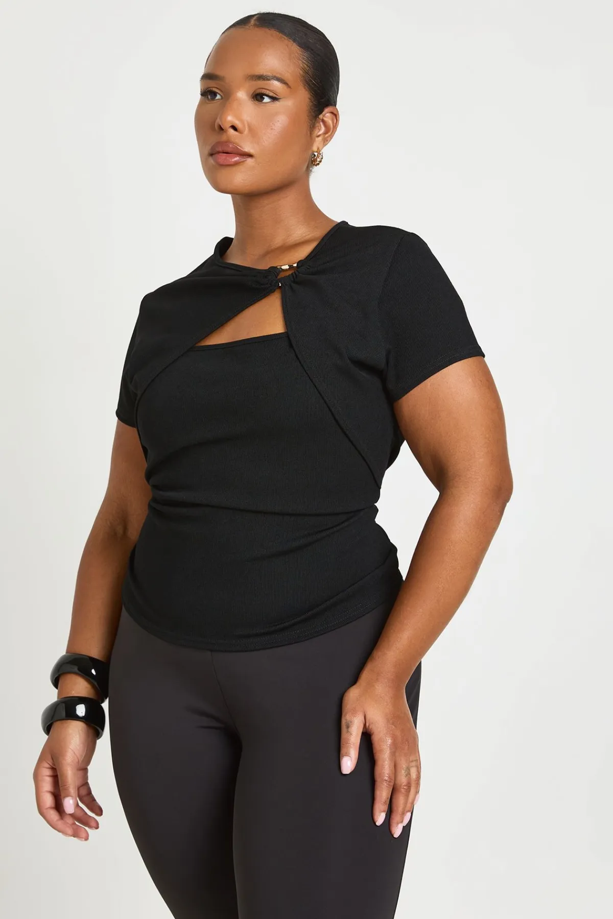 boohoo Haut Grande Taille Côtelé À Manches Courtes Avec Découpe Et Détail Doré<Femme Tops