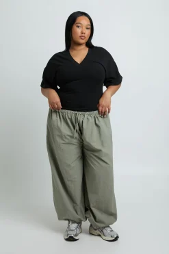 boohoo Haut Grande Taille À Encolure En V Et Taille Cintrée<Femme Tops