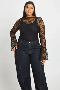 Haut Grande Taille En Dentelle Transparente À Poignets Évasés