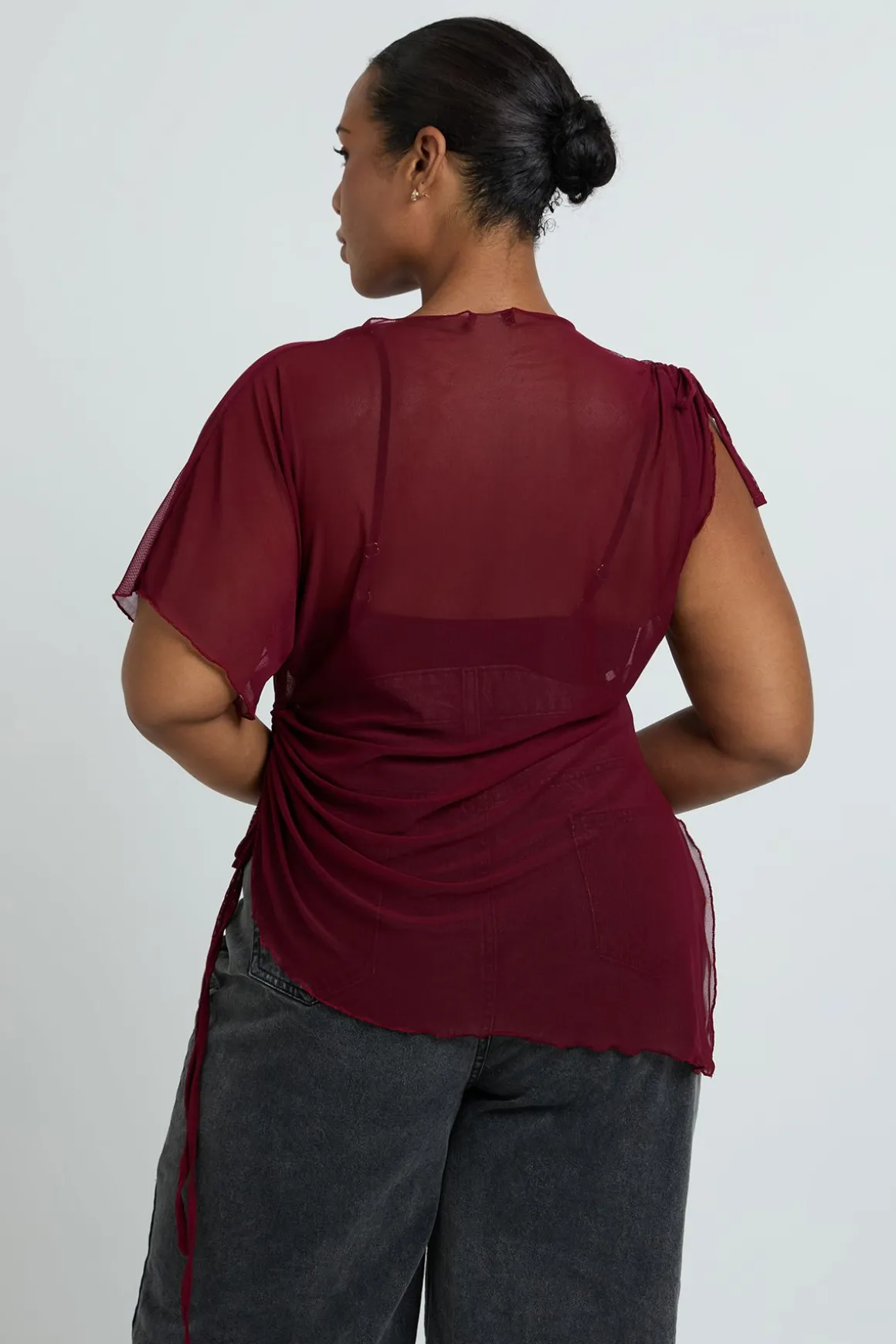 Haut Grande Taille En Mesh Froncé À Manche Unique