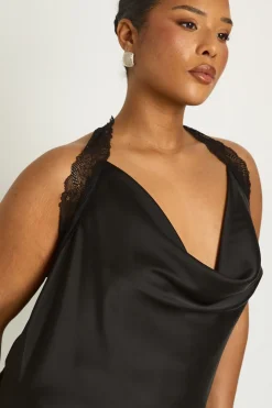 Haut Grande Taille en Satin à Col Bénitier Asymétrique avec Finitions en Dentelle