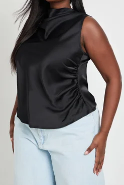 boohoo Haut Grande Taille En Satin Drapé Avec Détail Froncé Sur Le Côté<Femme Satin Et Dentelle|Tops