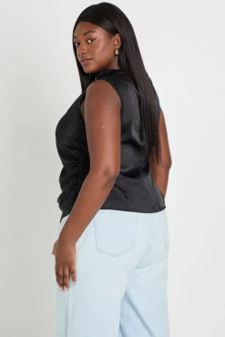 boohoo Haut Grande Taille En Satin Drapé Avec Détail Froncé Sur Le Côté<Femme Satin Et Dentelle|Tops