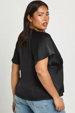 Haut Grande Taille En Satin À Manches Courtes Avec Bordure En Dentelle Et Liens À Nouer Devant
