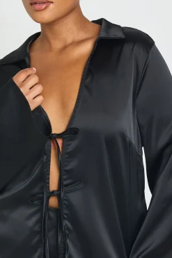 boohoo Haut Grande Taille En Satin À Manches Longues Avec Nœud Devant<Femme Satin Et Dentelle|Tops