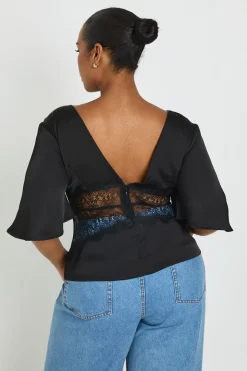 Haut Grande Taille En Satin À Manches Évasées Avec Empiècement En Dentelle