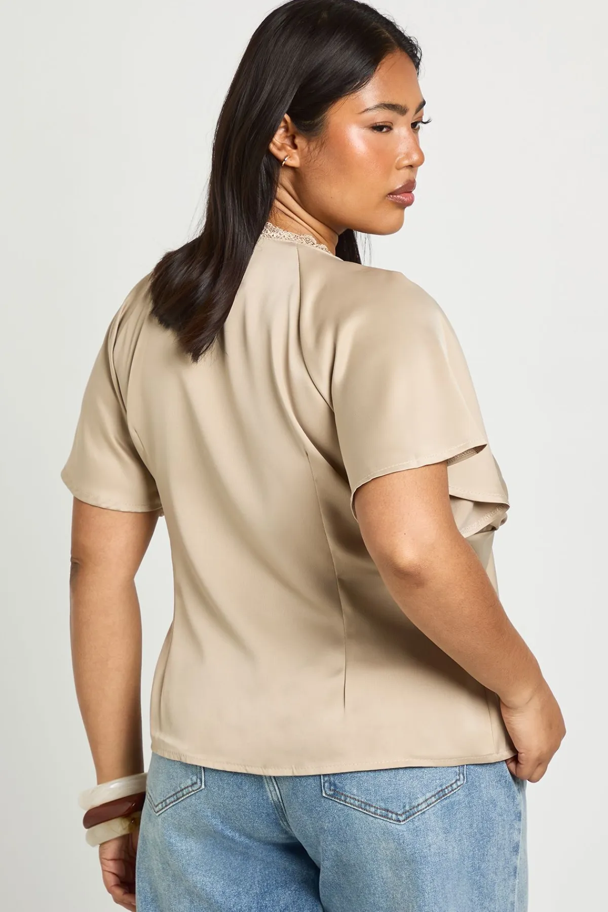 boohoo Haut Grande Taille En Satin À Manches Courtes Avec Bordure En Dentelle Et Liens À Nouer Devant<Femme Satin Et Dentelle|Tops