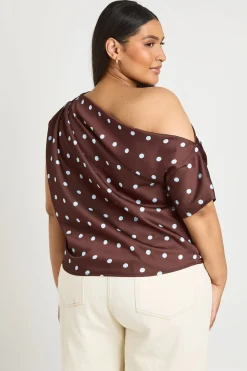 Haut Grande Taille En Satin À Pois Avec Épaule Dénudée Et Fronces