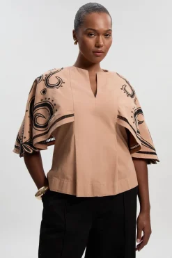 KarenMillen Haut Grande Taille en Sergé Tissé à Manches Cape et Broderies Baroques<Femme Tops D’Automne|Tops