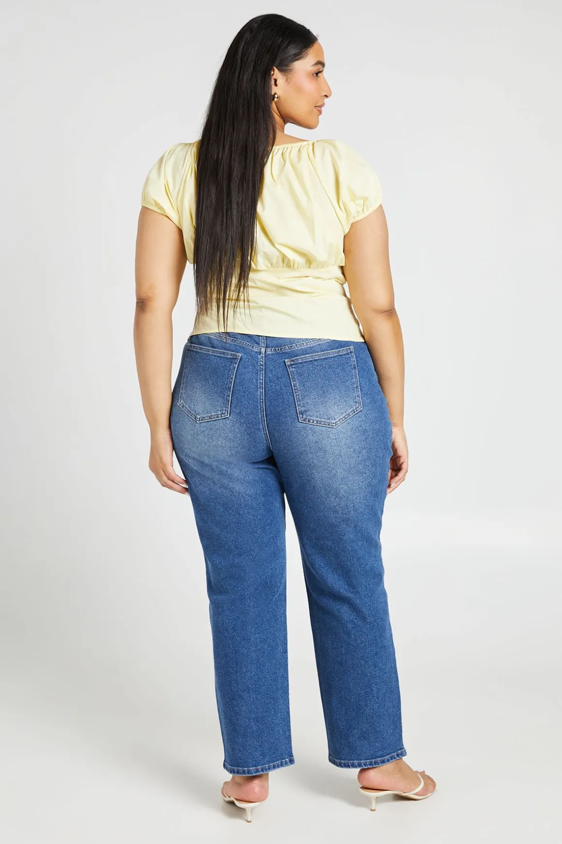 Haut Grande Taille À Manches Bouffantes Et Boutonnage Devant