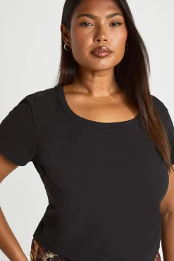 Haut Grande Taille À Manches Courtes Et Encolure Carrée