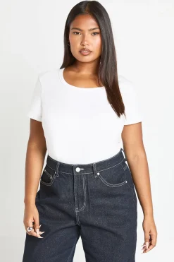 boohoo Haut Grande Taille À Manches Courtes Et Encolure Carrée<Femme Basiques|Tops