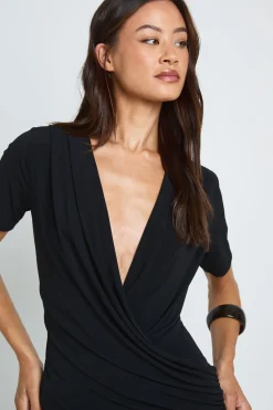 boohoo Haut Grande Taille À Manches Courtes En Tissu Slinky À Double Col Bénitier Plongeant Et Froncé<Femme Tops