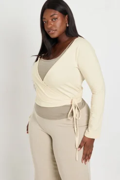 boohoo Haut Grande Taille À Manches Longues Avec Détail Cache-cœur Contrasté<Femme Tops