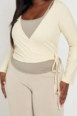 boohoo Haut Grande Taille À Manches Longues Avec Détail Cache-cœur Contrasté<Femme Tops