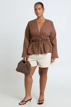 Haut Grande Taille À Manches Évasées Avec Nœud Devant Et Taille Froncée
