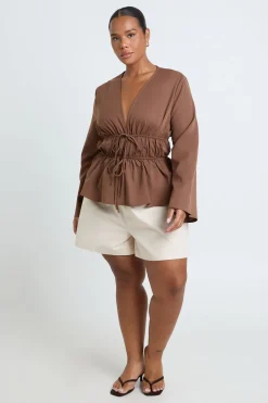 Haut Grande Taille À Manches Évasées Avec Nœud Devant Et Taille Froncée