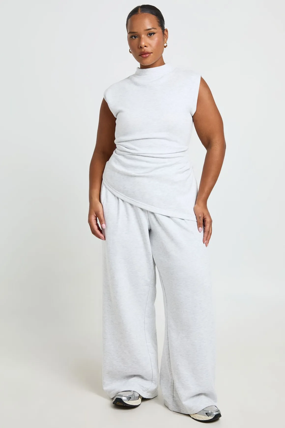 Haut Grande Taille À Ourlet Asymétrique Et Taille Froncée