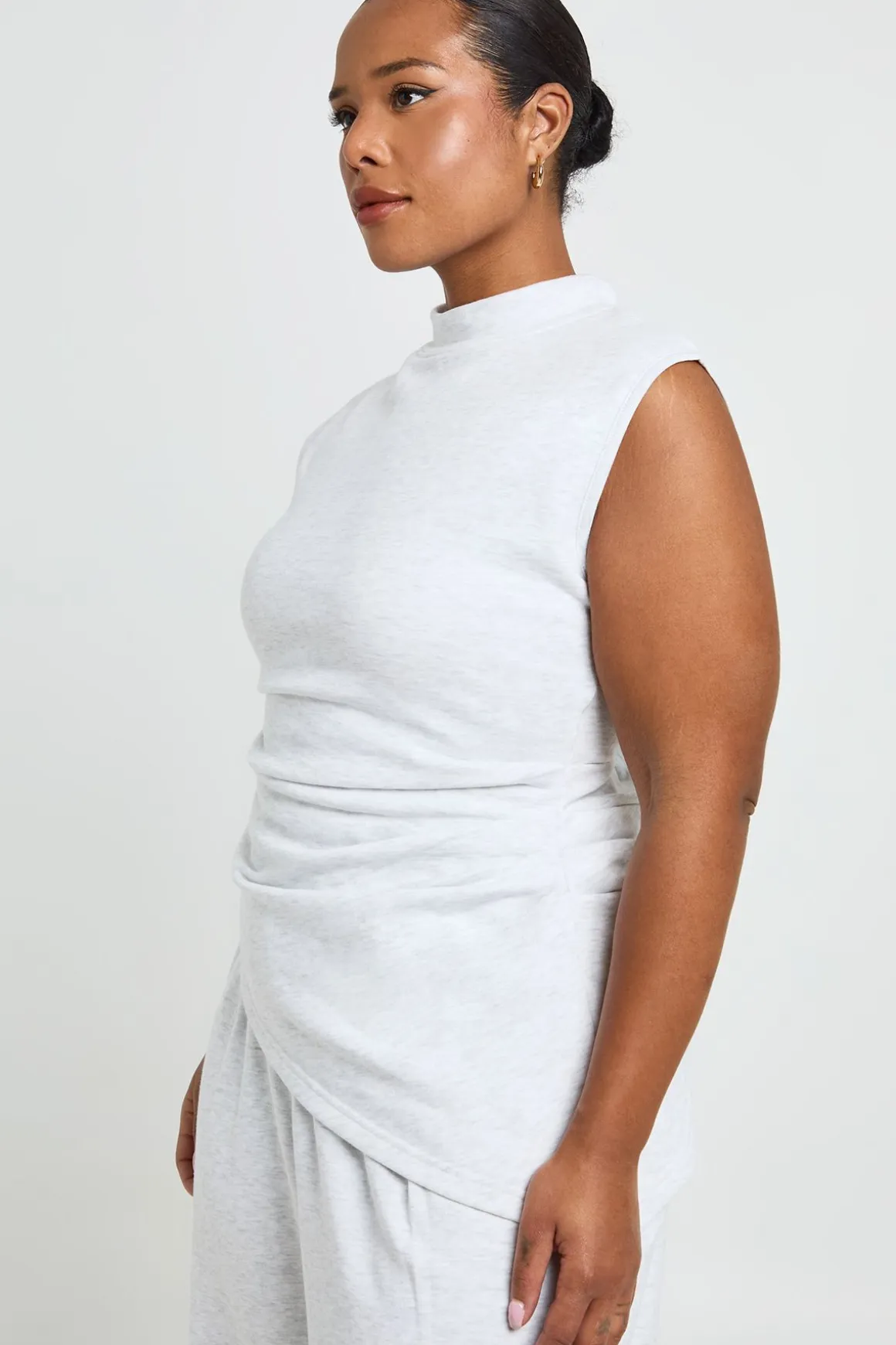Haut Grande Taille À Ourlet Asymétrique Et Taille Froncée