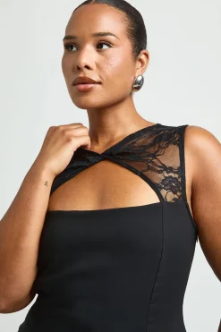 boohoo Haut Grande Taille À Panneau De Dentelle Torsadée<Femme Satin Et Dentelle|Tops