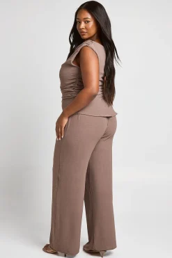 Haut Grande Taille À Épaules Dénudées Et Ourlet Asymétrique